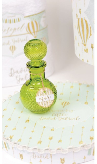Trusou de botez cu broderie si baloane de aer cald in nunate de alb, verde menta si accente de gold 12